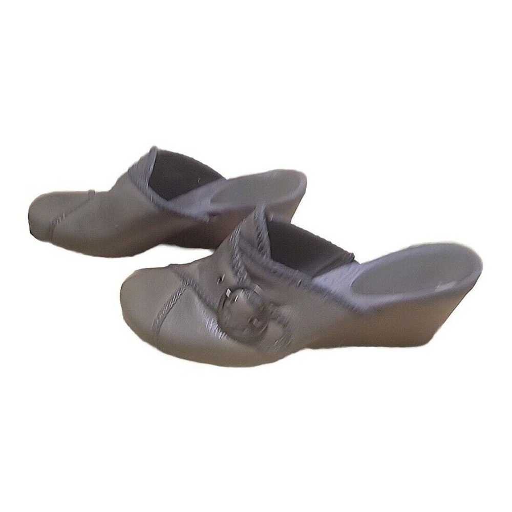 Baretraps Womens Gray Leather Braided Buckle Wedge Mules Round Toe Slip On Shoes